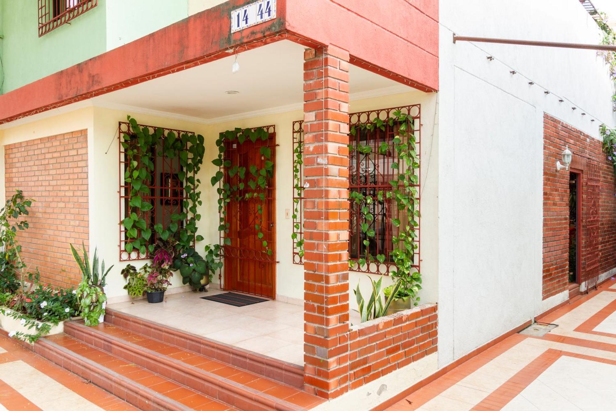 Hostal Cartagonova - Habitaciones Privadas Y Amplias Cerca A Zonas Turisticas — Photos 2